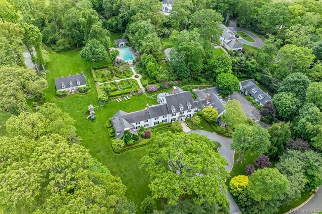 Building Photo - 8 Stonegate Ln