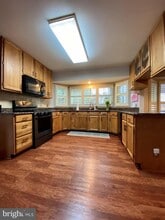Building Photo - 2 Eastbrook Ct
