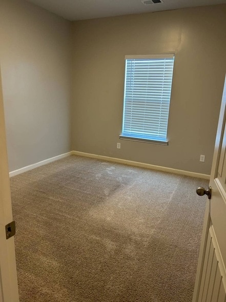 Foto del edificio - 7951 Hickory Meadow Rd