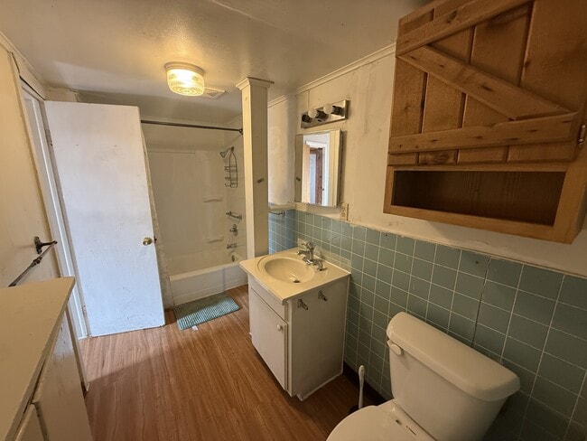 Foto del edificio - 323 N Stonewall Ave