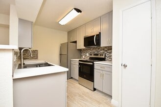 Building Photo - 8101 W Flamingo Rd
