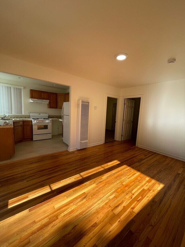 Building Photo - 3050 122-124 Allen Street