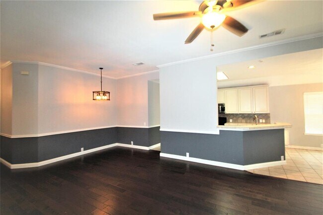 Foto del edificio - 8908 Harmony Dr