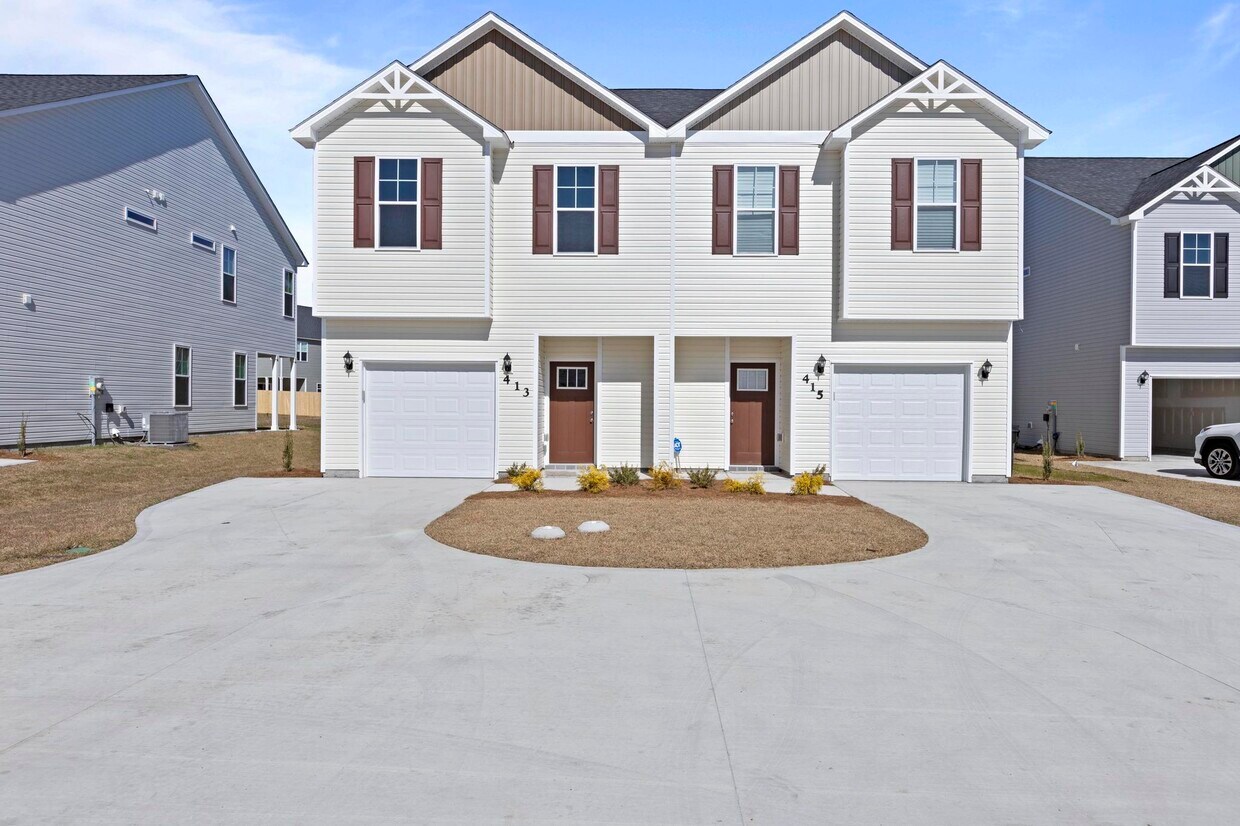 413 Vandemere Ct, Holly Ridge, NC 28445 Townhome Rentals in Holly
