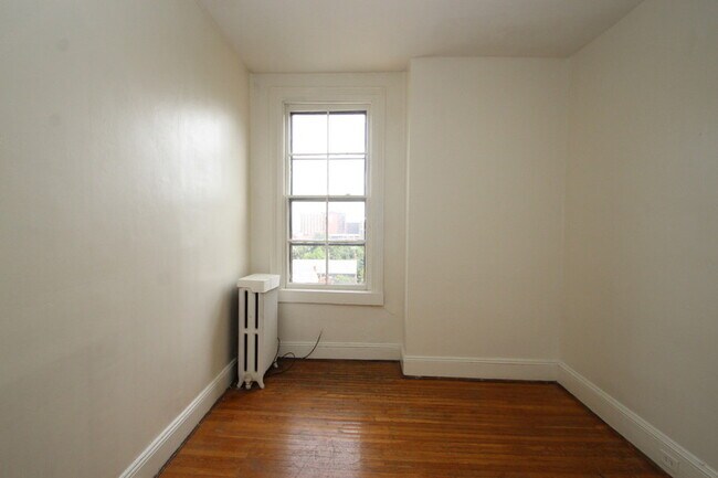 Building Photo - 213 W Lanvale St