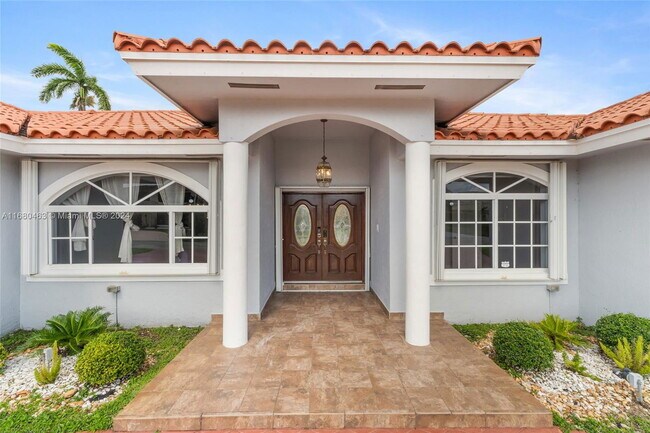 Foto del edificio - Winged Foot Drive, Hialeah, FL 33015 - 4 BR 3 BA house