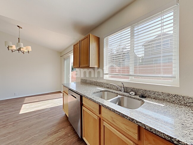 Foto del edificio - 4252 Clover Ln