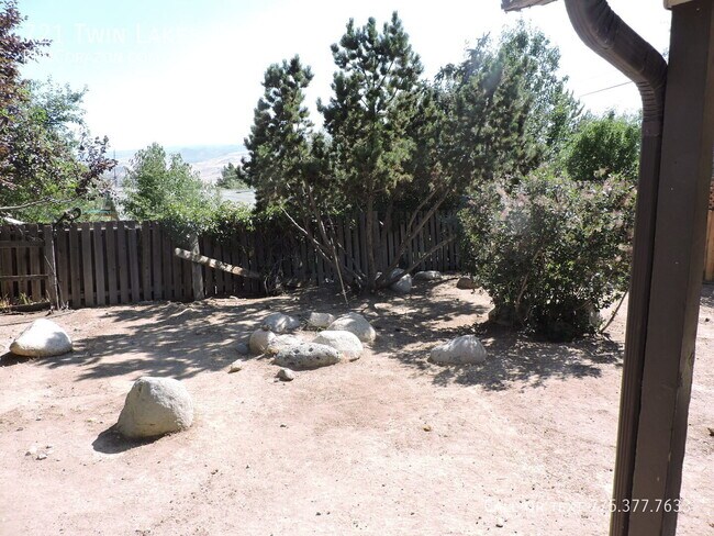 Foto del edificio - 721 Twin Lakes Dr