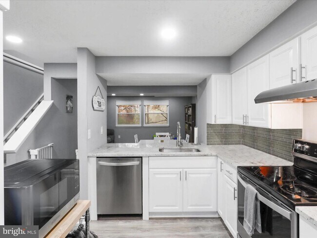 Building Photo - 307 Brethour Ct