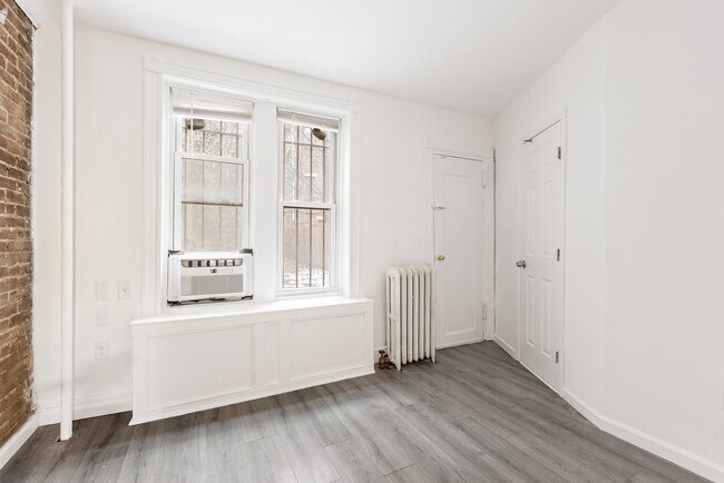 Foto del edificio - LARGE 1 BEDROOM PRIVATE DECK