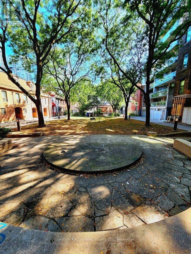 Photo du bâtiment - 11 St Patricks Square