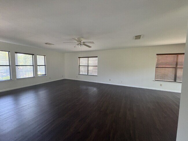 Foto del edificio - Spacious 4 Bedroom Home in Live Oak