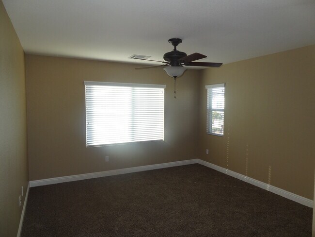 Foto del edificio - 3 Bedroom, 2 1/2 Bath Home With Attached Garage In A Gated Community