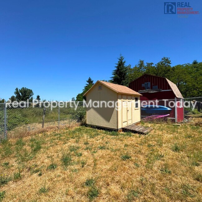 Building Photo - 3 Bedroom + Office Near JBLM!