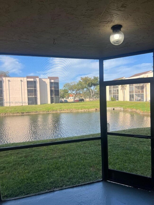 Foto del edificio - 3399 Foxcroft Rd