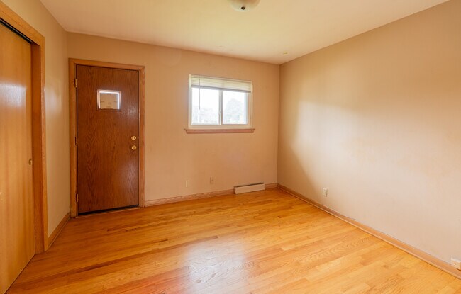 Building Photo - 7712 W Morgan Ave