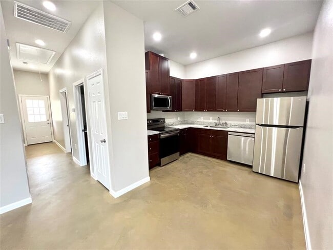 Building Photo - 9508 Quaker Ct