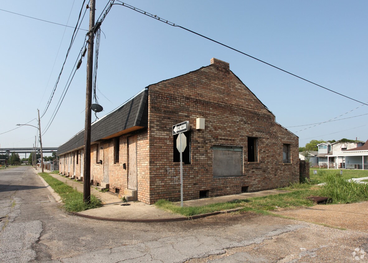 Primary Photo - 1101 Verret St