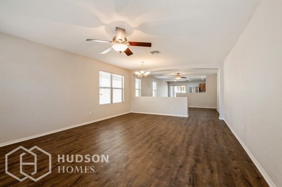 Foto del edificio - NOW AVAILABLE! - 2422 W Mobile Ln, Phoenix...