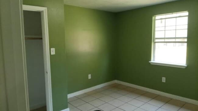 Building Photo - 21558 McKenzie Ln
