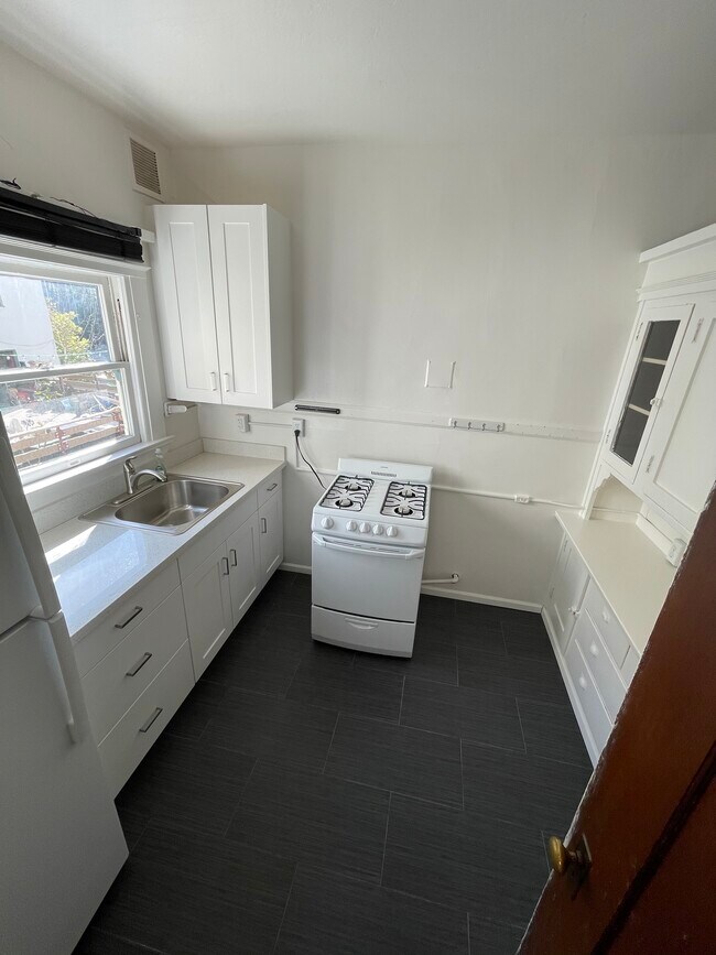 Foto del edificio - 2523 Ridge Rd