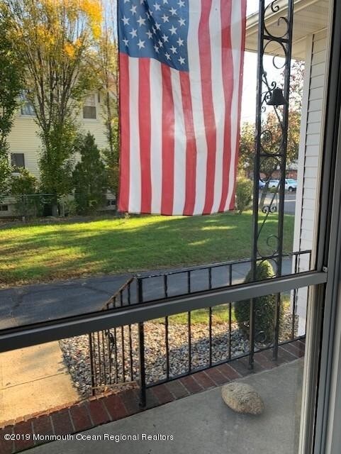 Foto del edificio - 221 Maple Pl