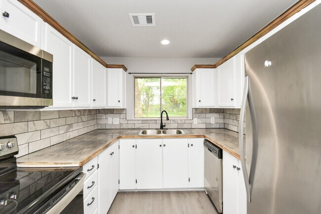 Building Photo - 210 Prune St
