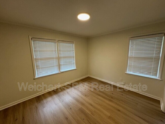 Building Photo - 1500 Ivy Rd