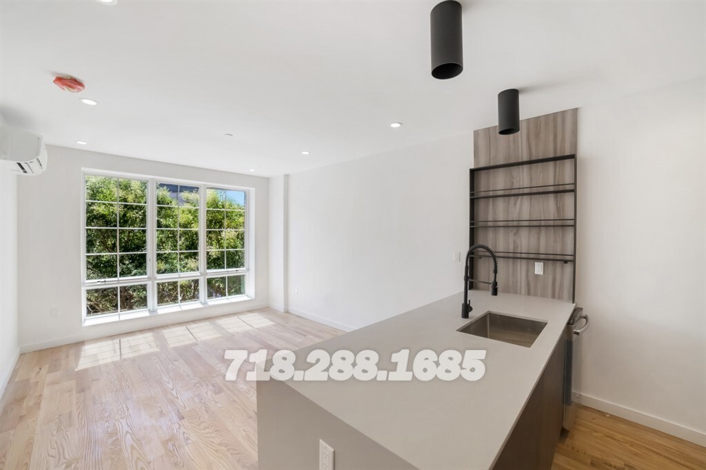 Foto principal - 625 Halsey St