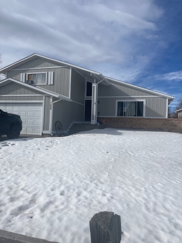 Foto principal - 7254 Manhattan Ln