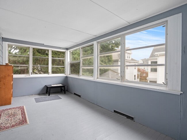 Building Photo - 124 Sheridan Ave