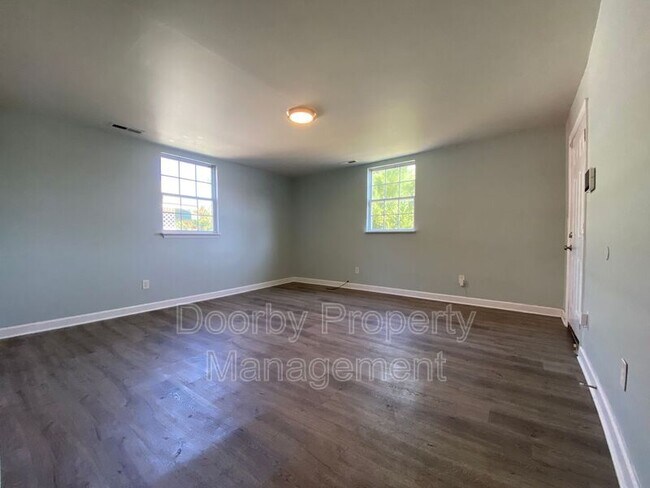 Foto del edificio - 2608 E 37th St