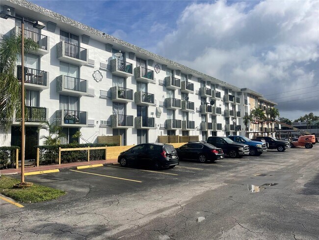 Foto del edificio - 16450 NW 2nd Ave