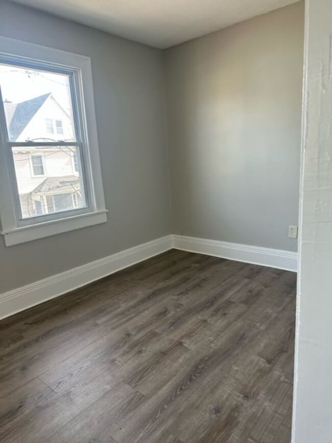 Building Photo - 15 Home Pl