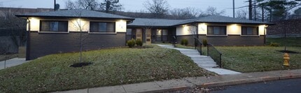 Building Photo - 818 Francis Pl