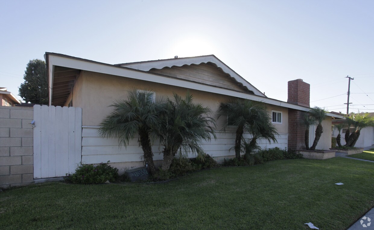 Building Photo - 228 S Knott Ave