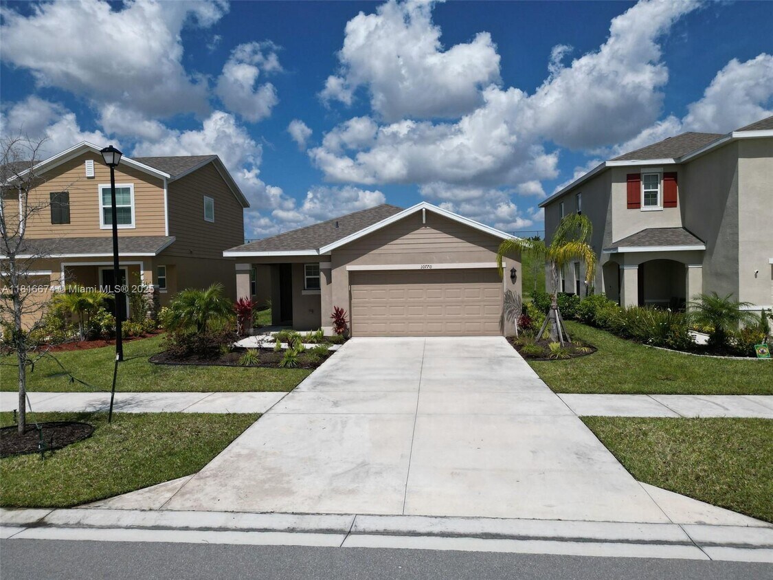 Primary Photo - 10770 SW Vasari Way
