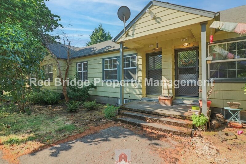 Primary Photo - 3530 SE 26th Ave