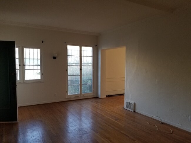 Living room - 353 S Orlando Ave