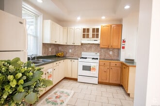 Building Photo - 883 Montauk Ave