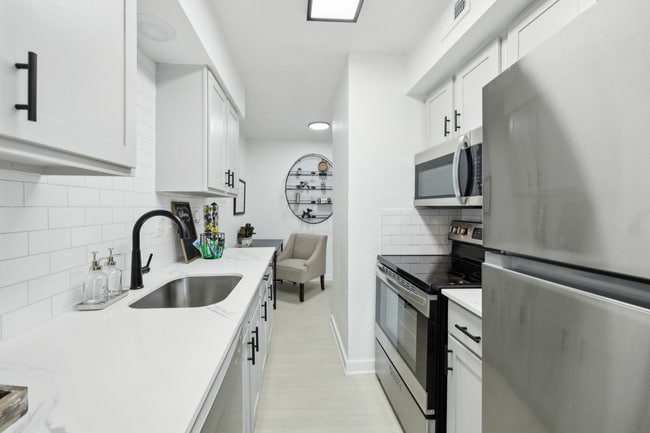 Building Photo - Brookbend