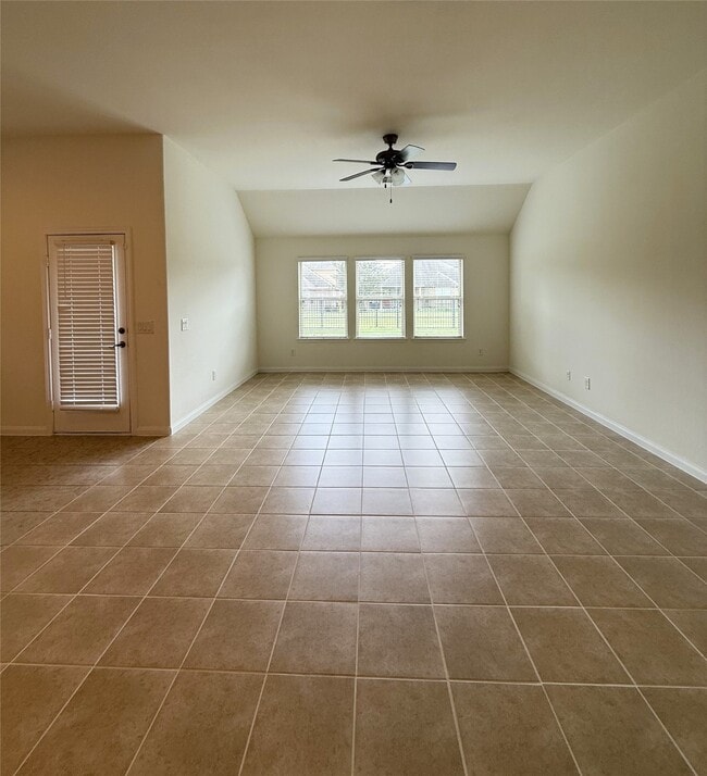 Foto del edificio - 22646 Triangle Ridge Dr