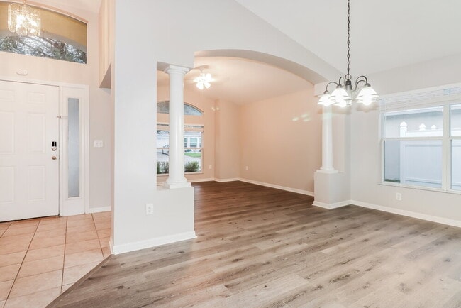 Building Photo - 9912 Riverchase Dr