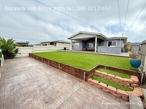 Building Photo - 2585 Deauville St