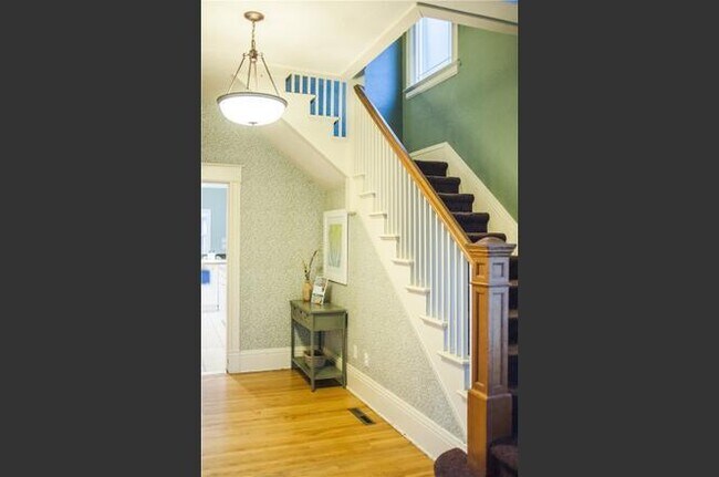 Foto del edificio - North End Tacoma Craftsman - 3 bedroom 1.7...