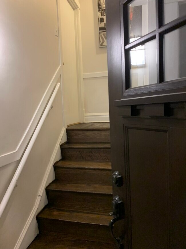 Foto del edificio - 3834 N Hermitage Ave