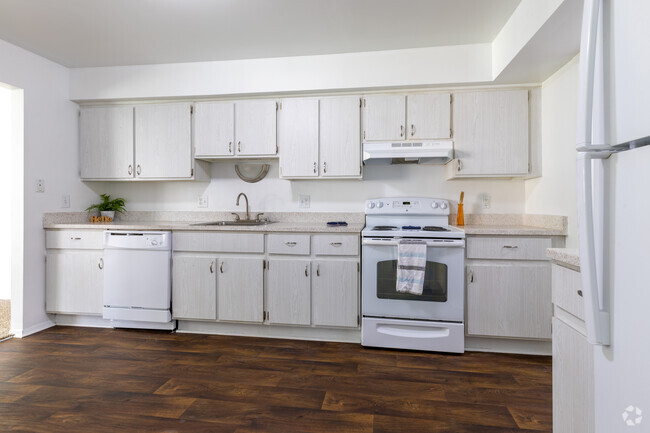 The Arlington Classic - Kitchen - Edge At Farmington Hills - Farmington Hill...