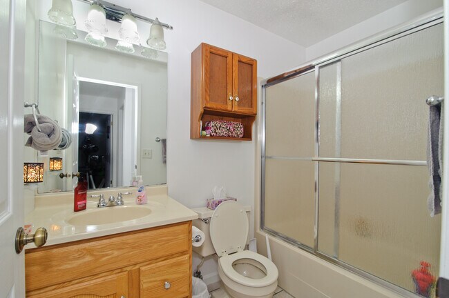 Foto del edificio - 1405 E 14th St