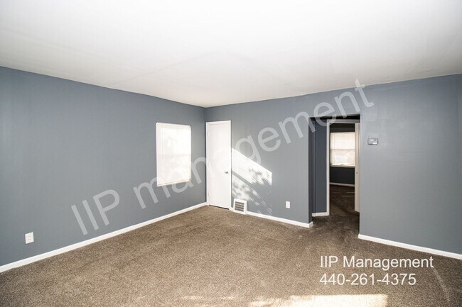 Building Photo - Lee/Harvard Area 2BR 1BA Up Unit
