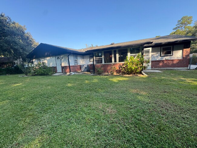 Foto del edificio - 620 Broad River Dr